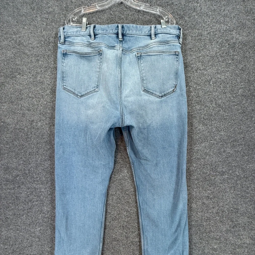 Banana Republic Traveler Jeans Mens 38x30 Light Wash Tencel Blend Stretch Slim